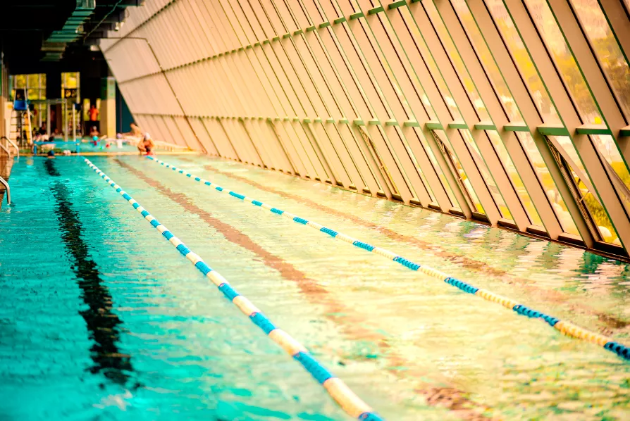 北碚成人混凝土钢结构游泳池项目